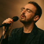 Christophe Willem : biographie, albums et actualité du chanteur à la voix unique